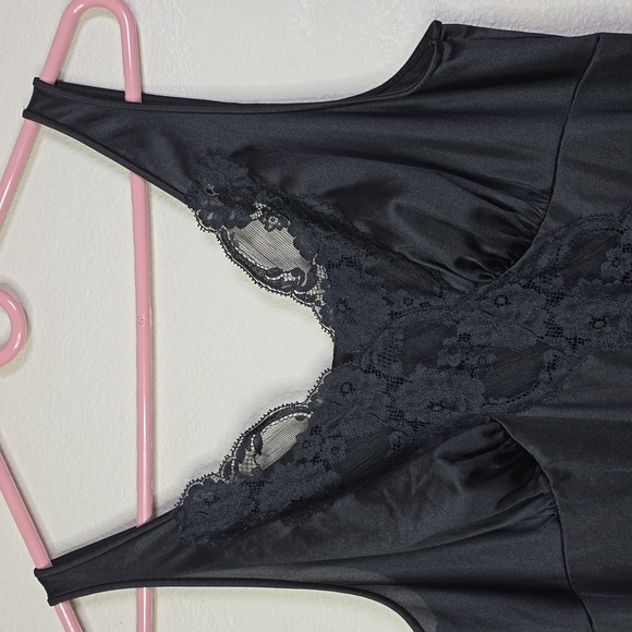 Vanity Fair Black Lace Trim Chemise with V-Neckline Size 36 - Picture 4 of 9